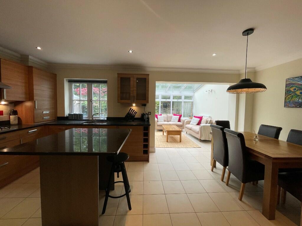 Kitchen / Dinning 
