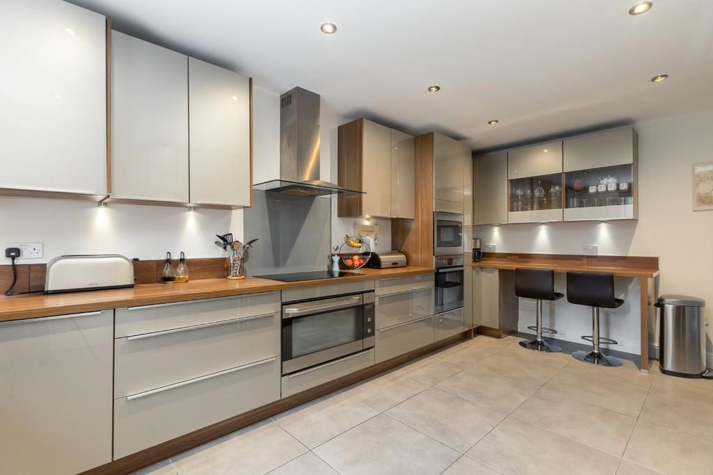 Kitchen/Breakfast...