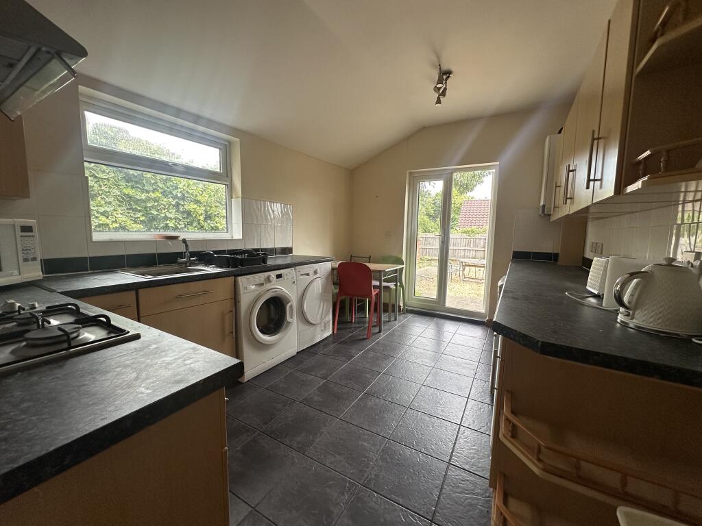 Kitchen (2)