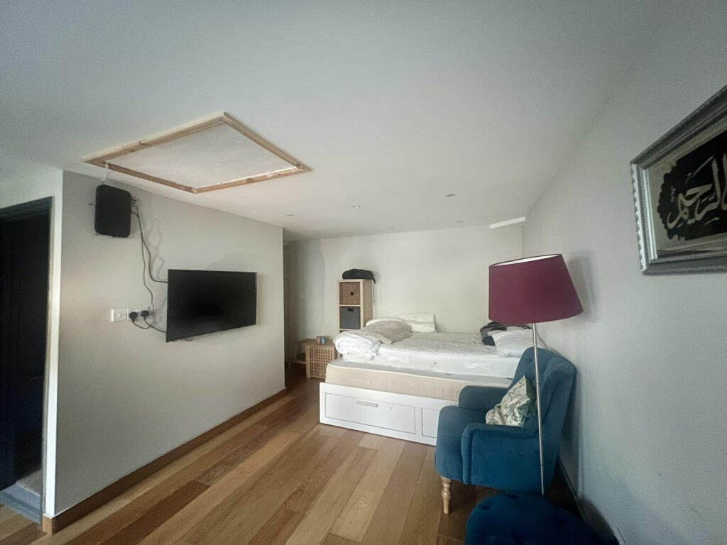Studio Flat available on Fern Ave, Mitcham
