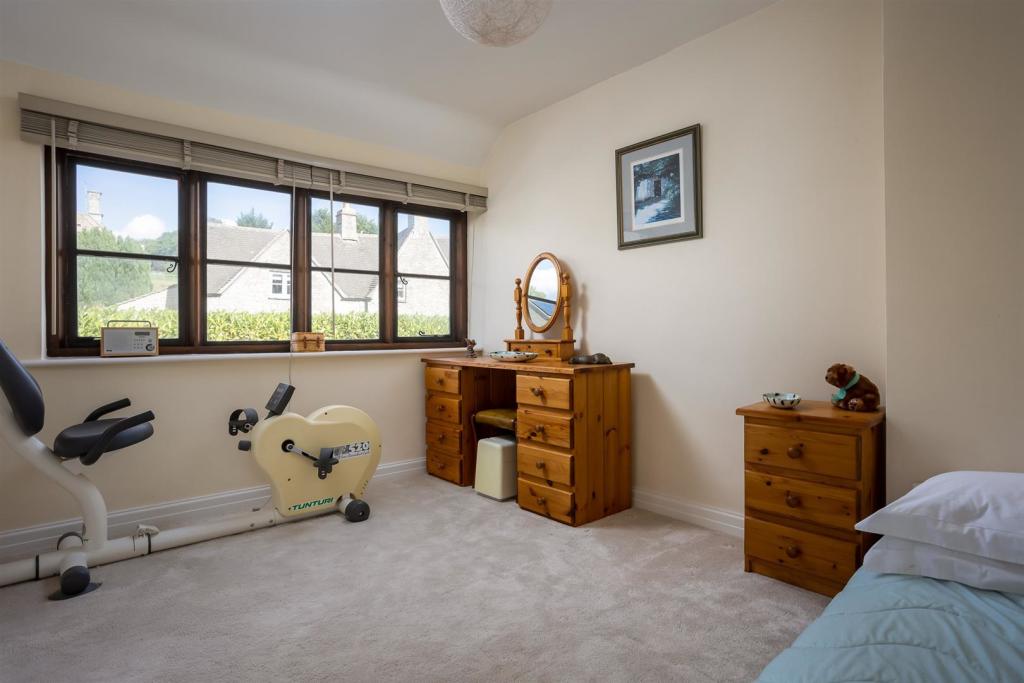 35 - 2 Priors Court - GL7 7BB - Web.jpg