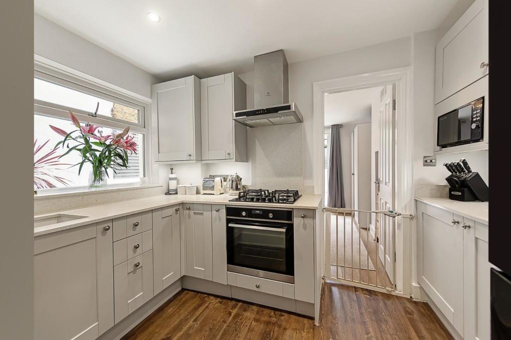 Kitchen (2).jpg
