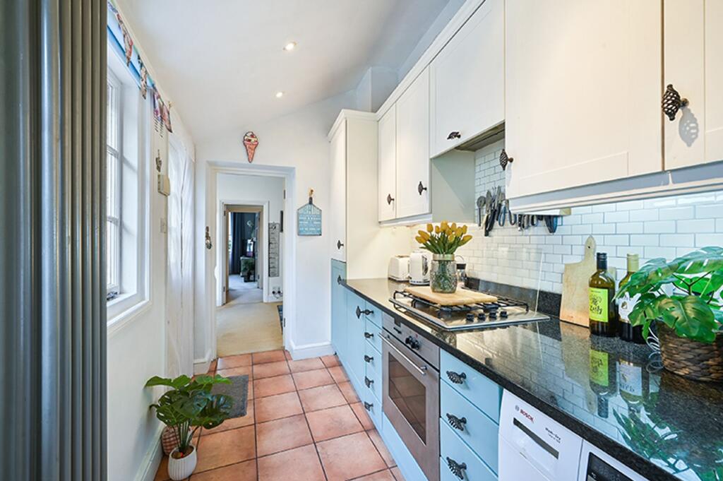 Ewell Court Grove, West Street KT17 1UX