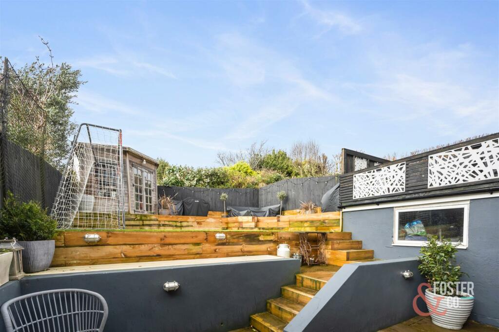 Queen Victoria Ave 32-0019_1.jpg