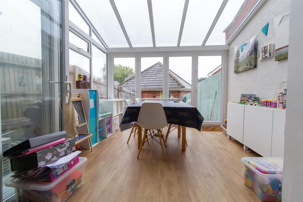 66 Cedar Av - Conservatorty.jpg