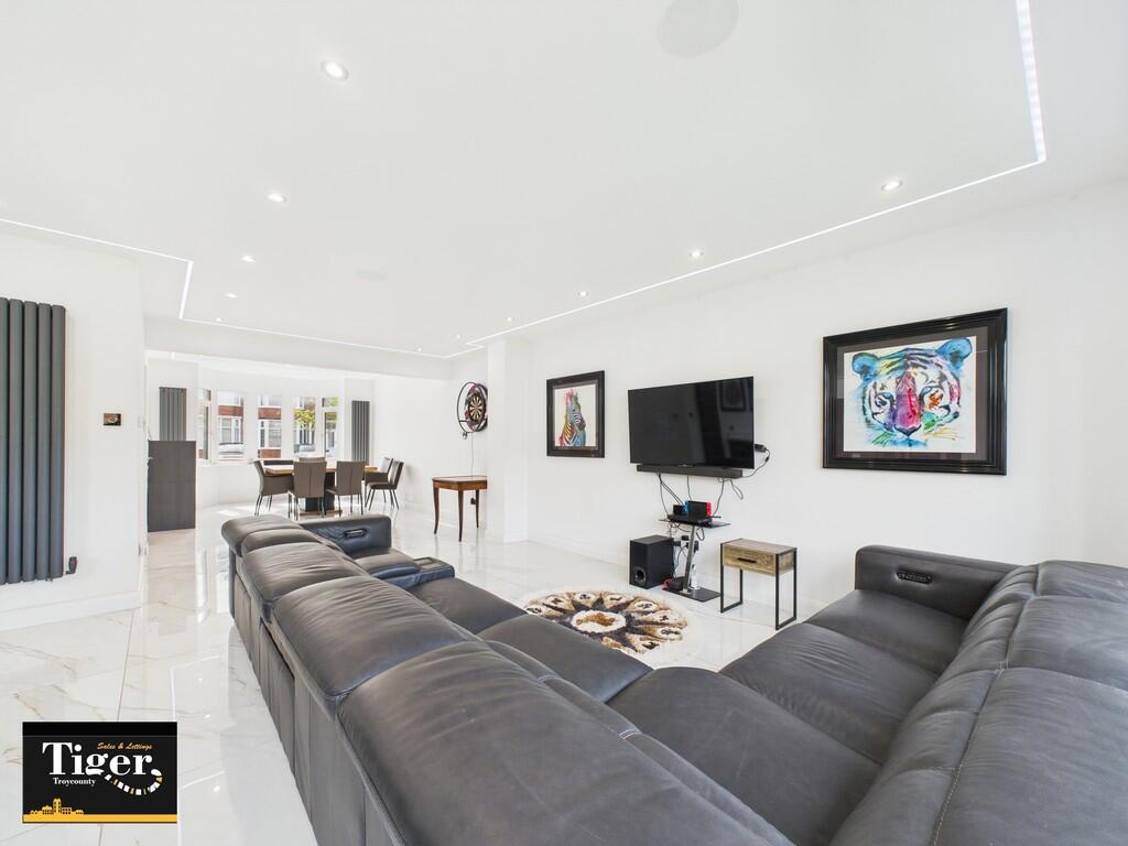 CAM02176G0-PR0559...