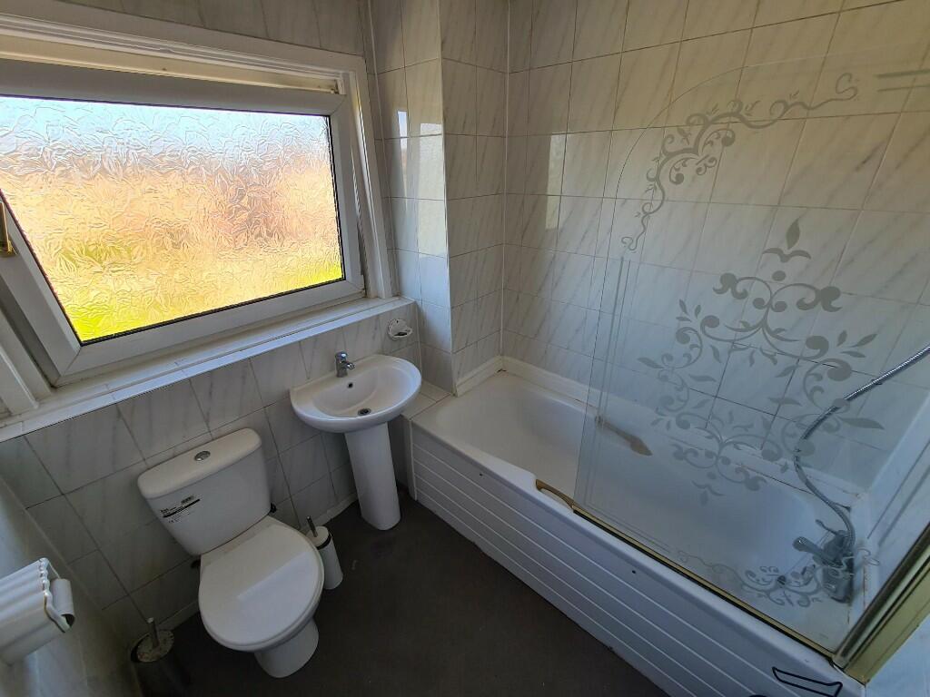 Bathroom 2.1m x 1.9m