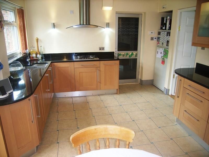 5 Kitchen.JPG