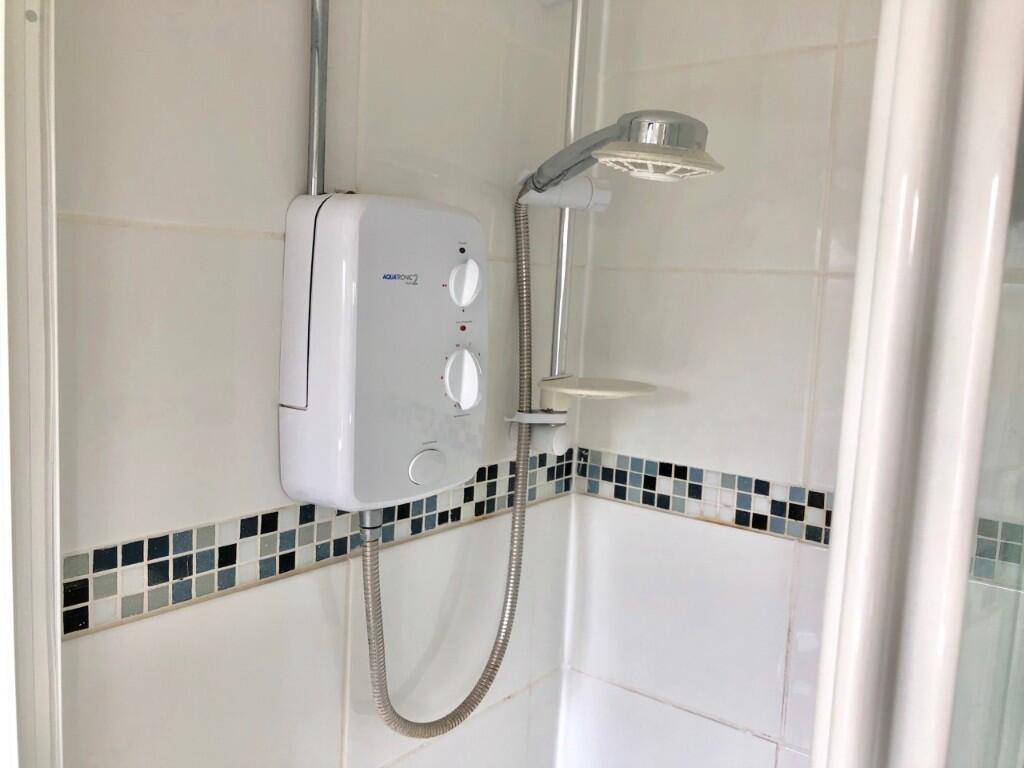Electric shower 