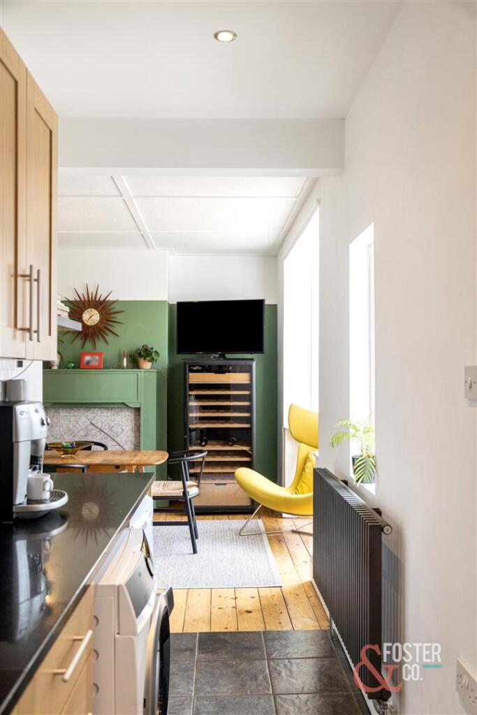 Amesbury Crescent, 4-024.jpg