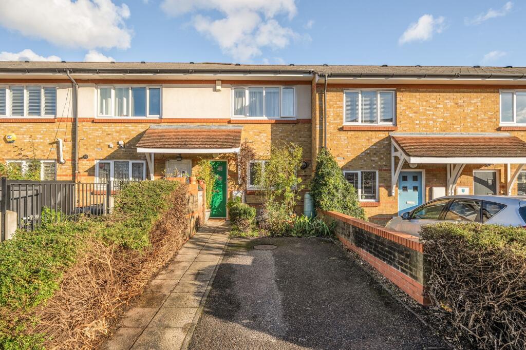 Colthurst Crescent, London, N4