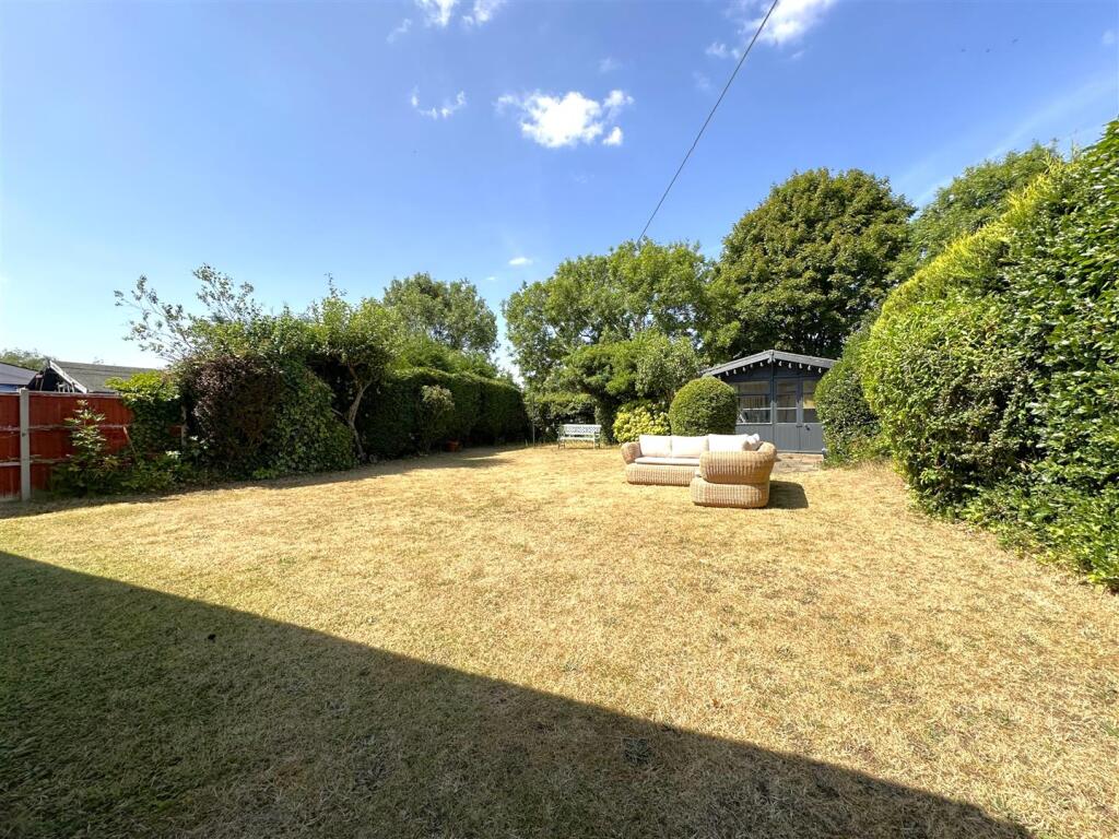 Private &amp; Peaceful Garden 176