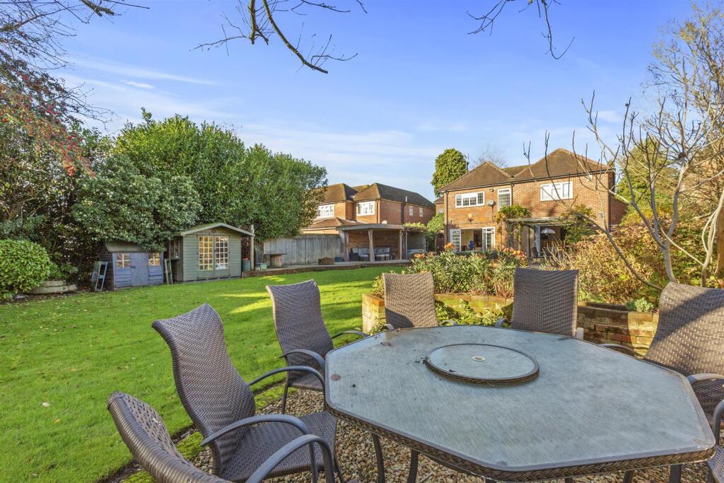 25 Marlow Rd, HP11 1TA-7.jpg