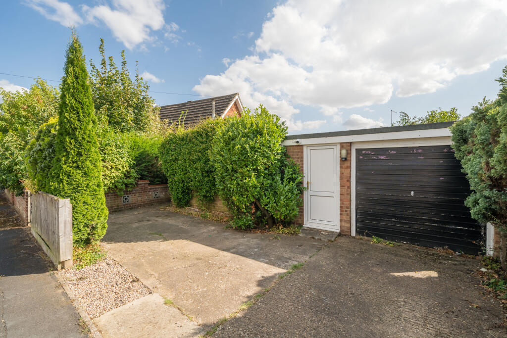 Garage/Driveway