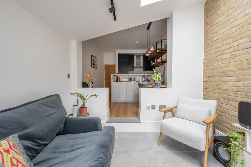 Colchester Road, E10