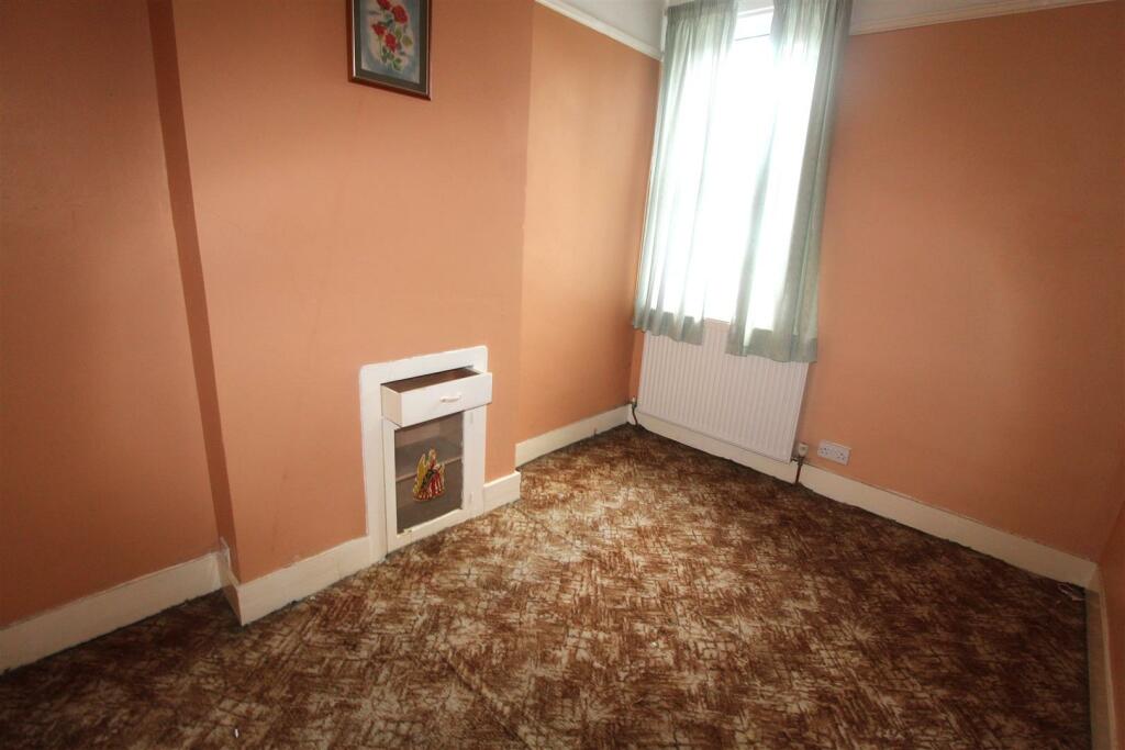 8dumbedroom1.JPG