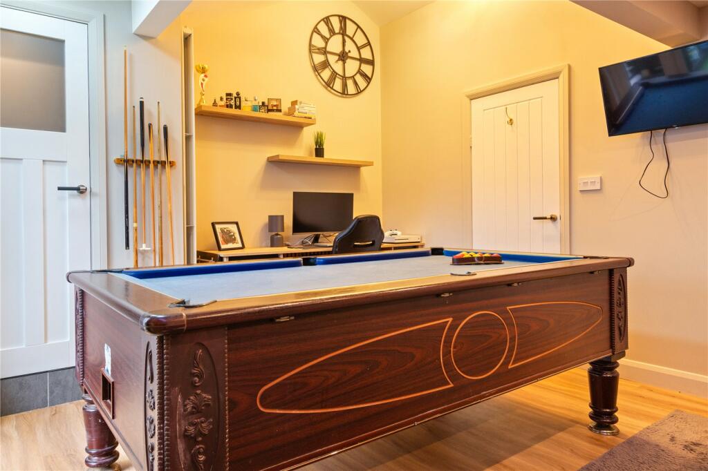 Bedroom 5/Games Room