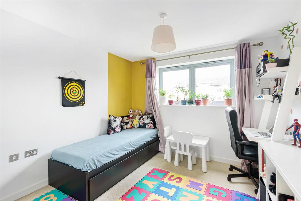 Southam Mews - Bed 2.jpg