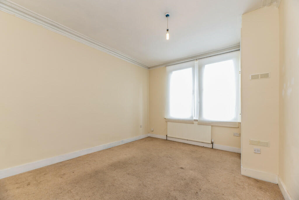 2-325 Woodborough...