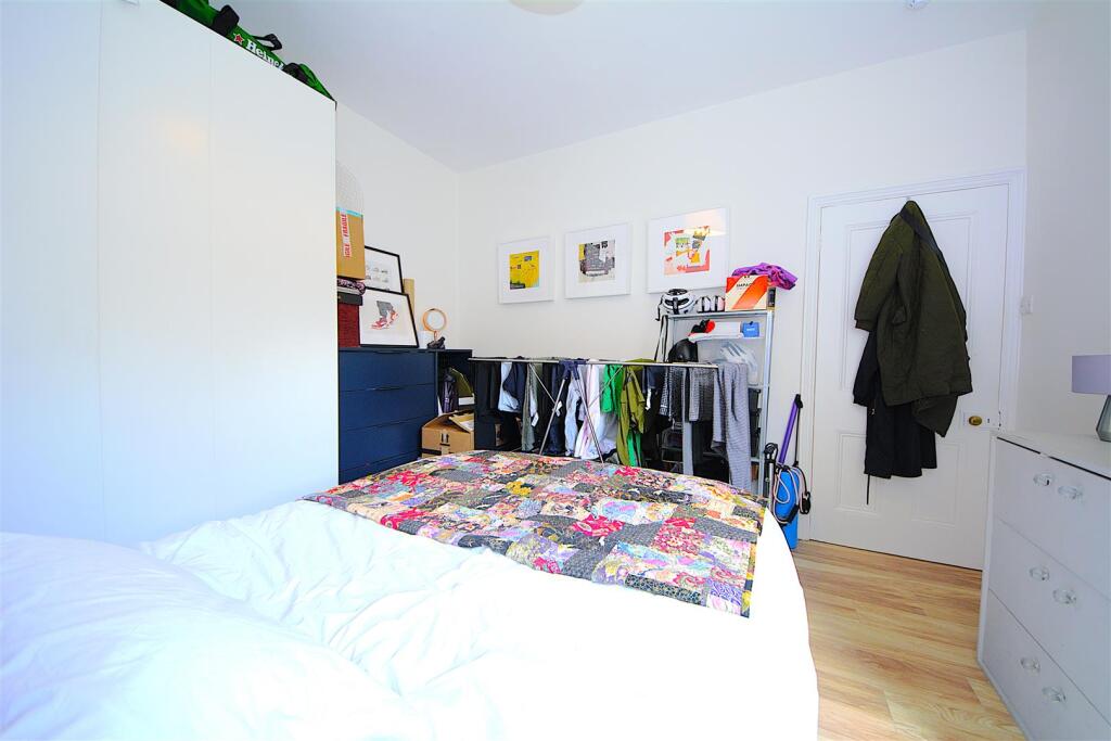 Bed 2.jpg