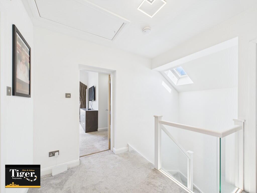 CAM02176G0-PR0559...