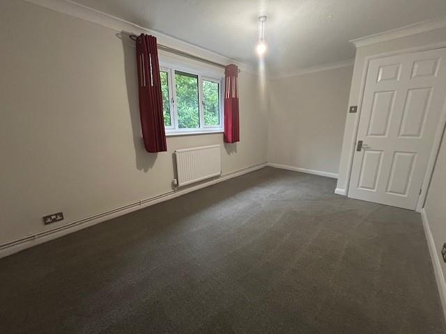 8 Scarlet Oaks bedroom 1.jpg