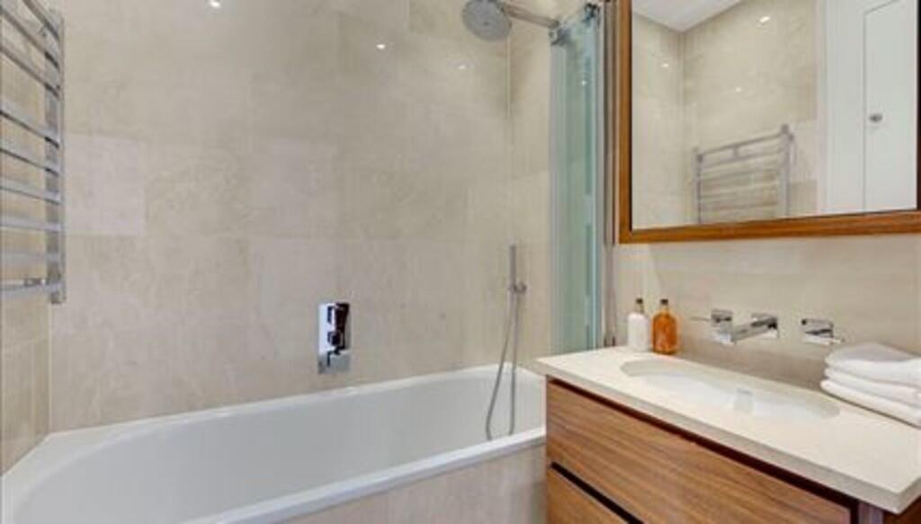 ss_p6279_63865906...