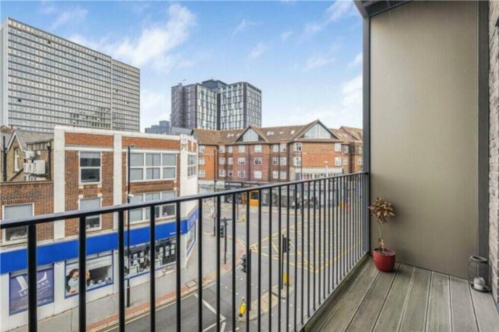 9205_100653004240_IMG_03_0000