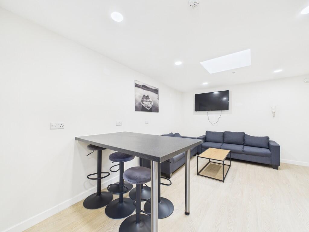 Kitchen / Lounge