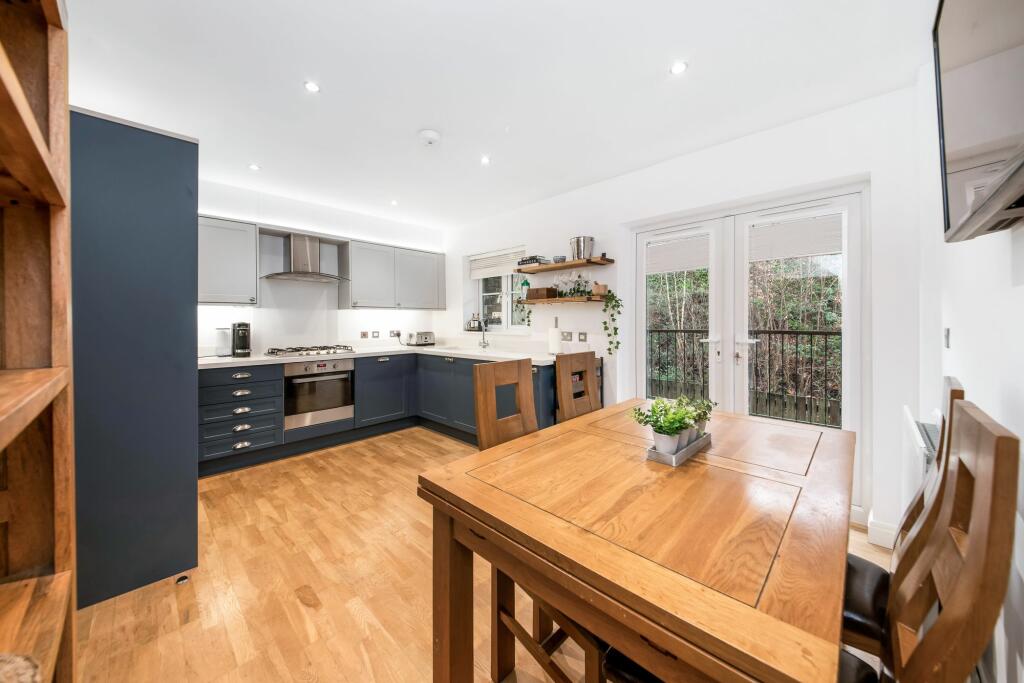 OPEN PLAN DINING KITCHEN
