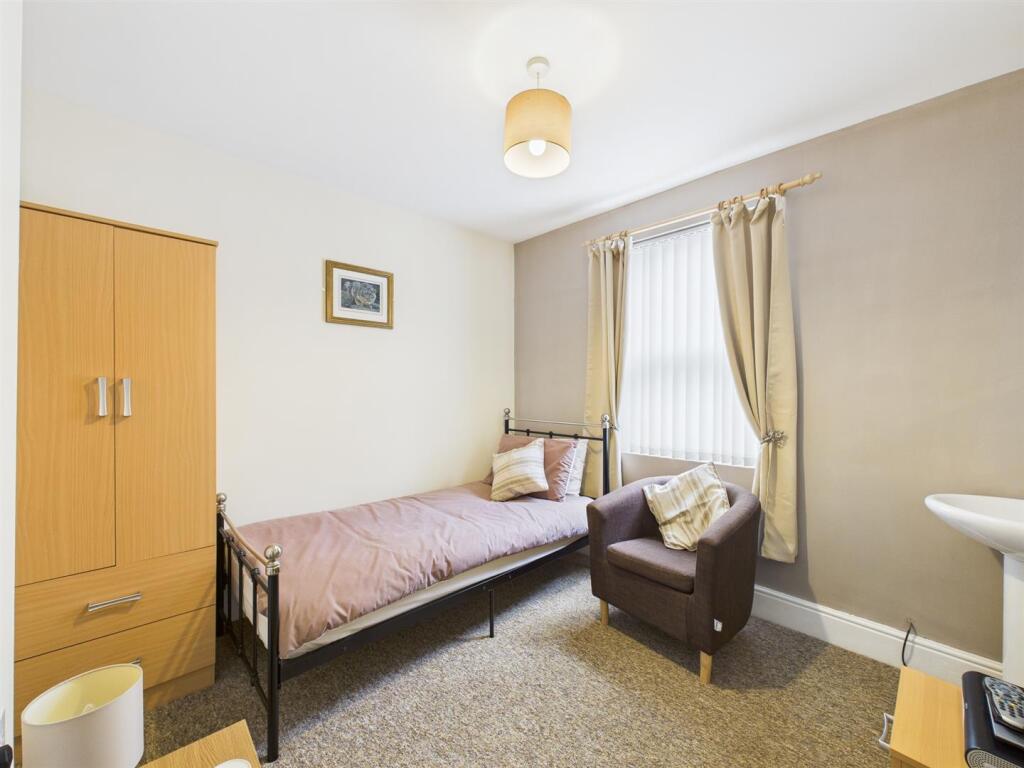 Bedroom:
