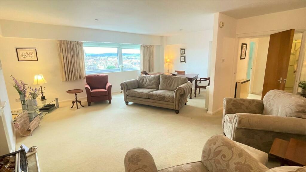 garth ct 9 lounge pic 2.jpg