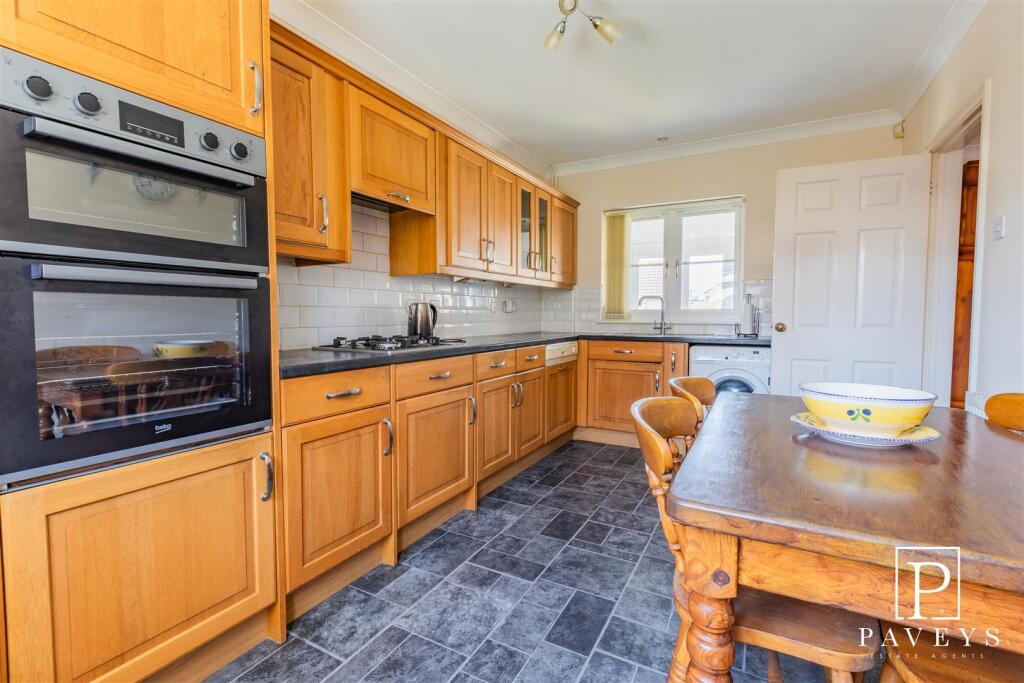 KITCHEN BREAKFAST ROOM
