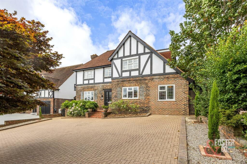 Woodland Drive, 148-001.jpg