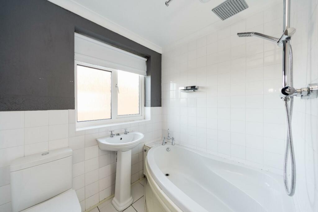 1.10 - bathroom.jpg