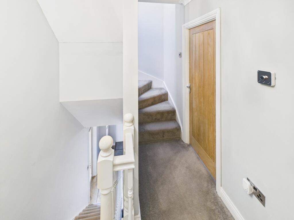 CAM04233G0-PR0017-STILL025