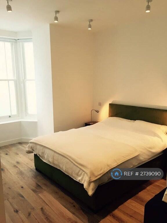 King Size Bedroom Area