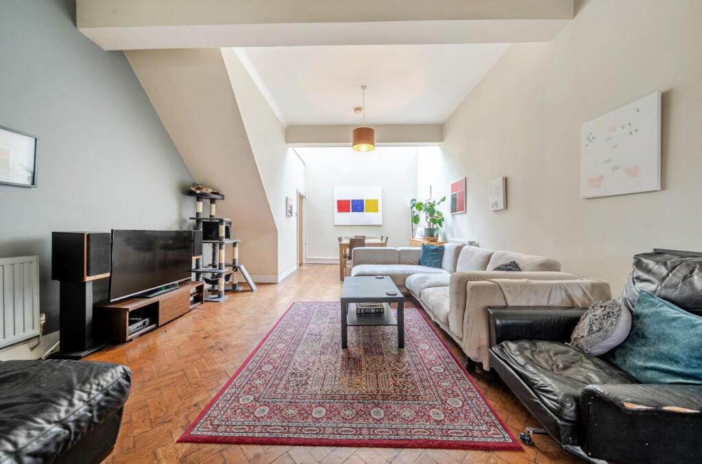 1328867-19-688a376fcd568.jpg