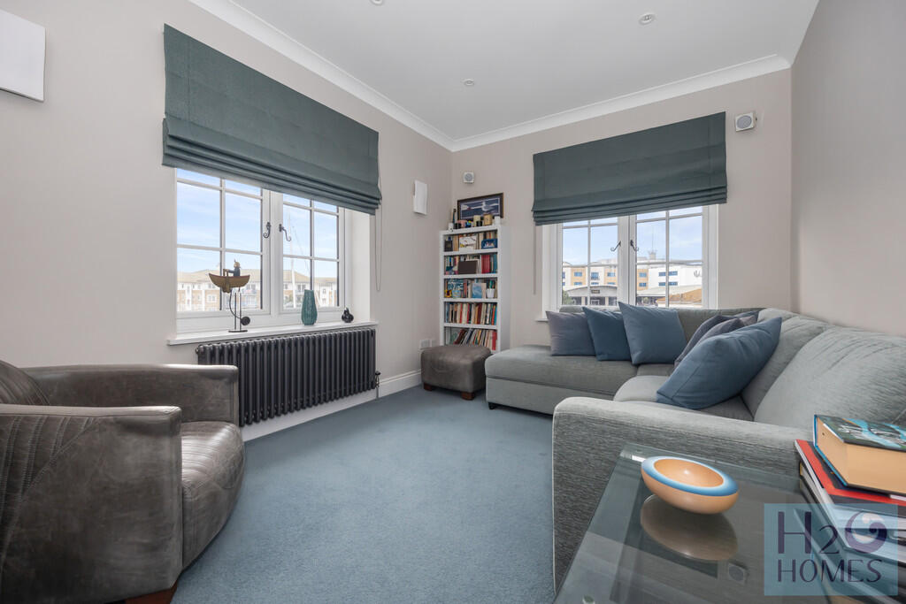 Trafalgar Gate, 8...