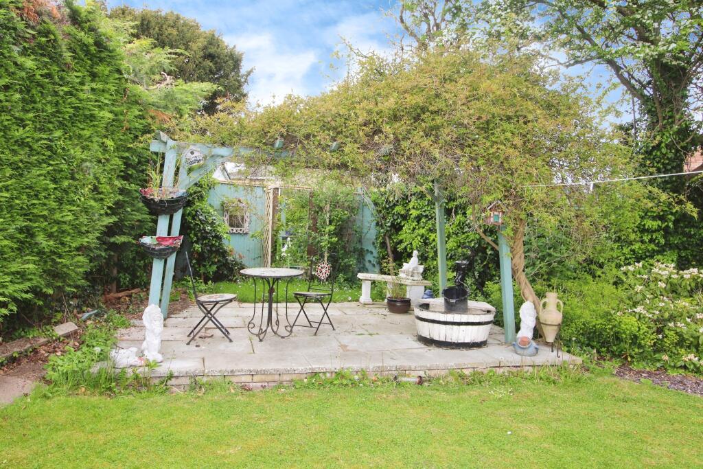 Corner garden feature.JPG