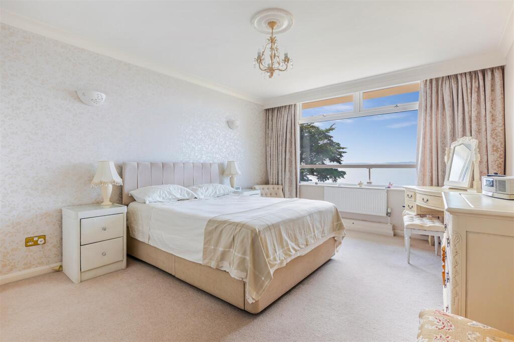 A17 - A Imperial Court, Flat D, Torquay - 250514.j