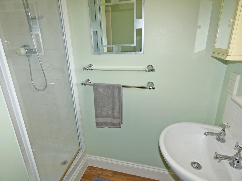 2270ensuite.jpg