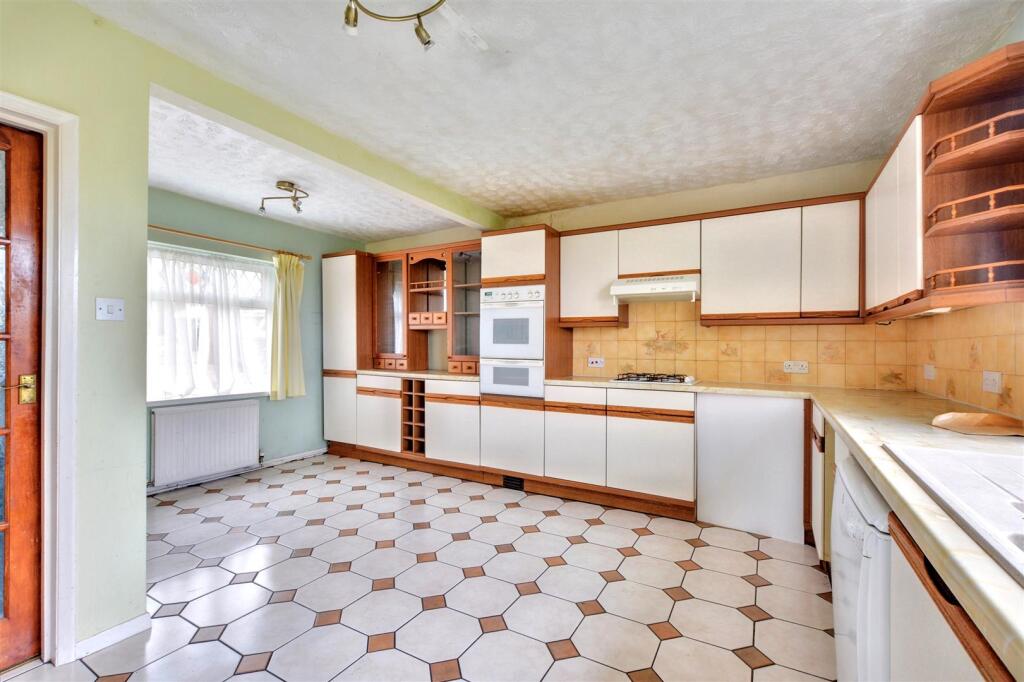 Kitchen_1.jpeg
