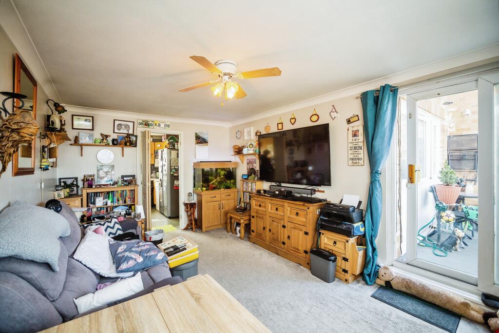 Lounge/Dining Room