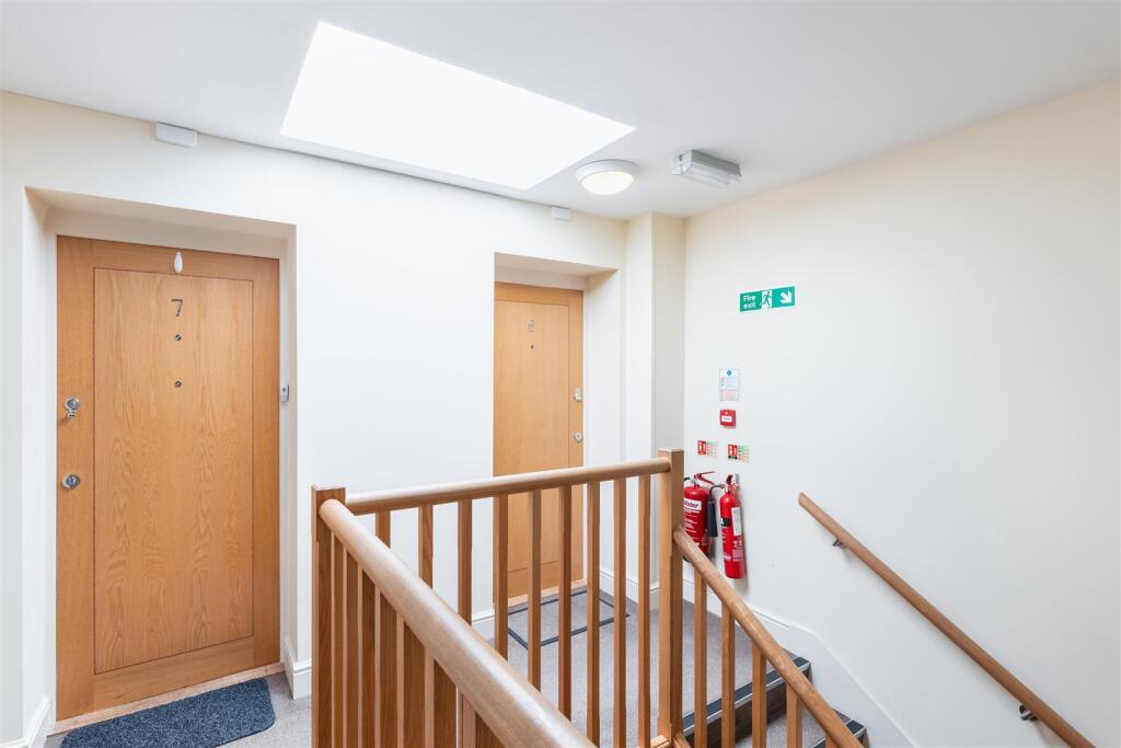 communal landing-2.jpg