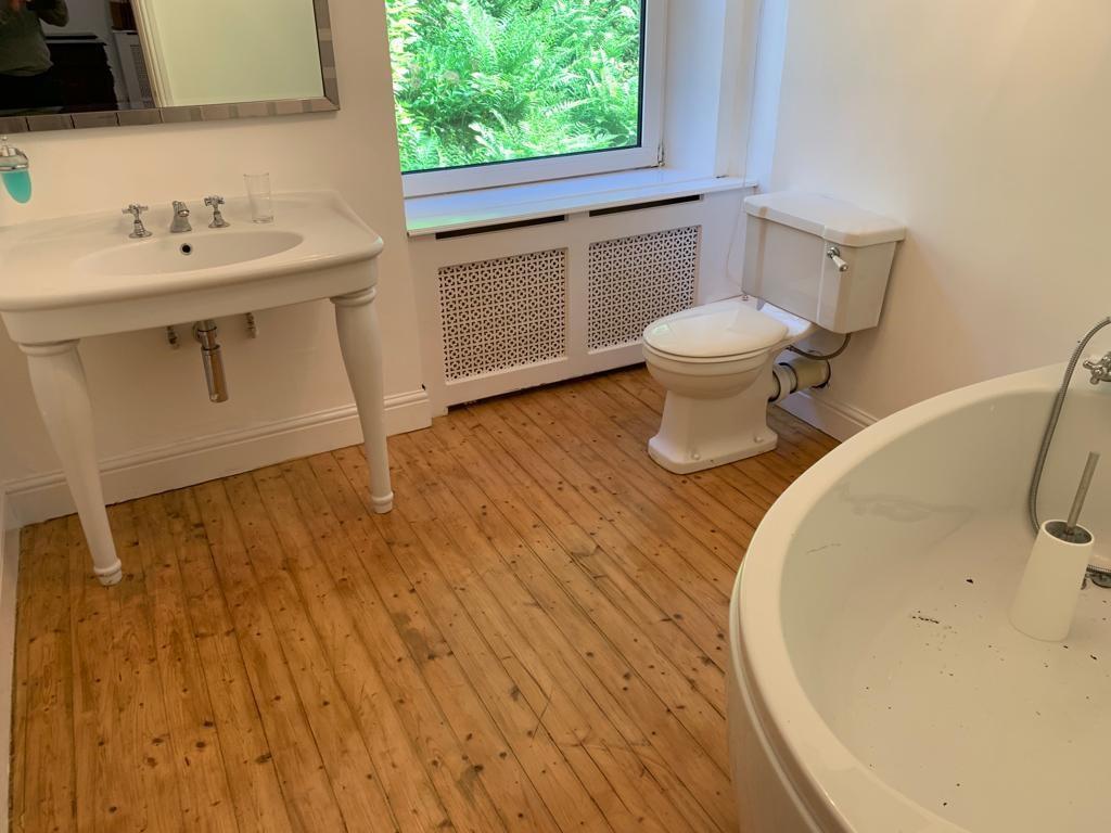 EN SUITE BATHROOM