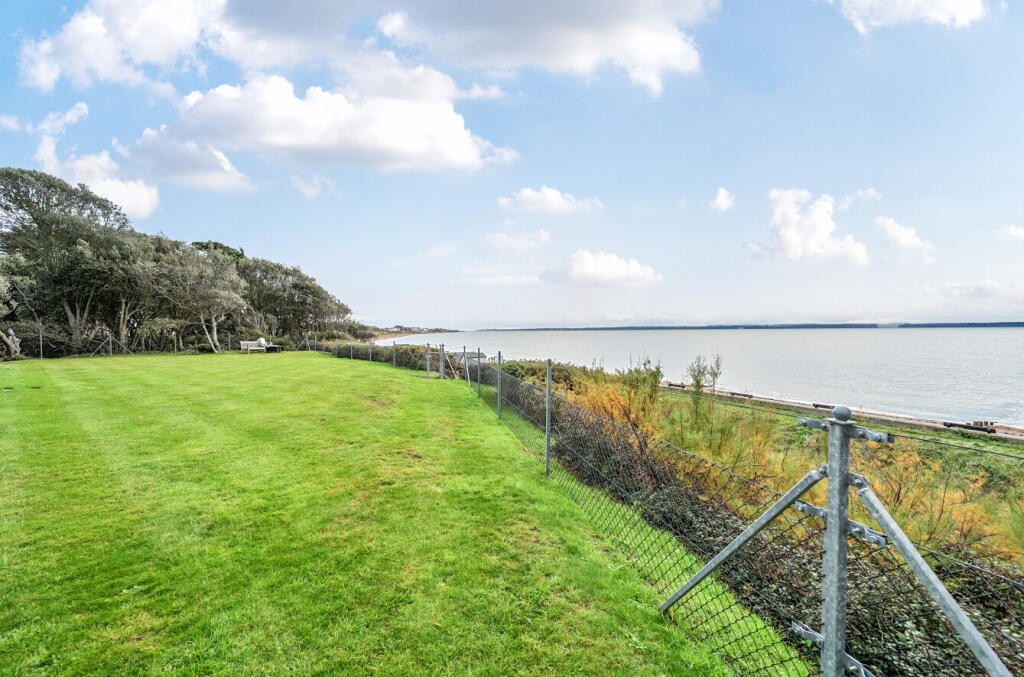 1381289-19-692477...