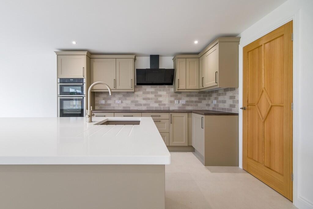 1440px-Elm Tree V...