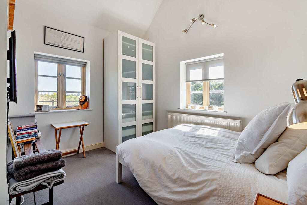 8655309-interior1...