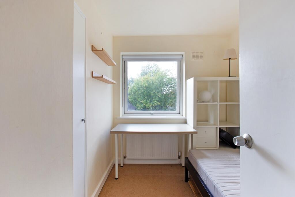 79277_33 Pond Mea...